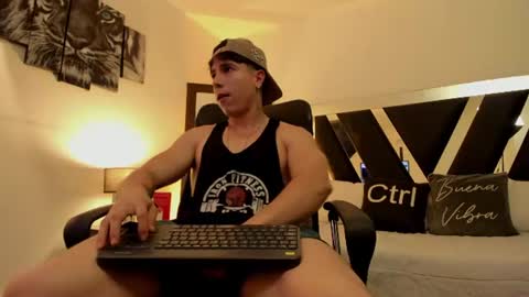 axelmartinezz online show from July 26, 2026, 12:52 am