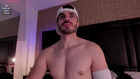 Axel Thompsom online show from November 7, 2025, 11:43 am