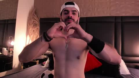 Axel Thompsom online show from November 19, 2025, 11:21 am