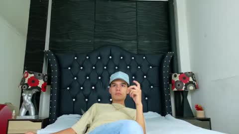 Axel online show from September 22, 2025, 7:05 pm