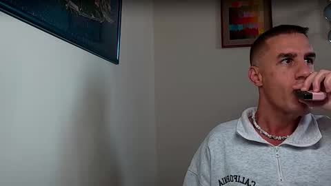 Axl online show from October 7, 2025, 5:48 am