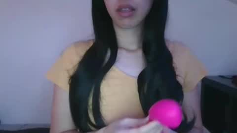 axue online show from February 11, 2025, 3:51 pm