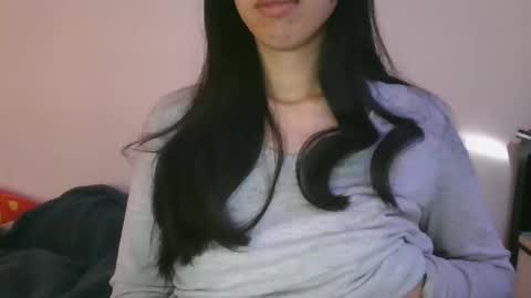 axue online show from February 26, 2025, 1:52 pm