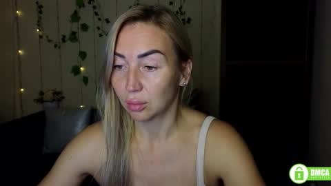 Jully online show from October 5, 2025, 5:22 pm