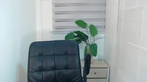 Snapshot of ayalvrs18 chatting on February 10, 2025, 6:53 am ayalvrs18 online show from February 10, 2025, 6:53 am