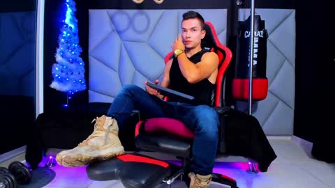 Ayden Miller online show from December 10, 2024, 3:52 am