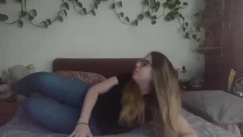 ayelenar online show from November 21, 2025, 11:36 pm