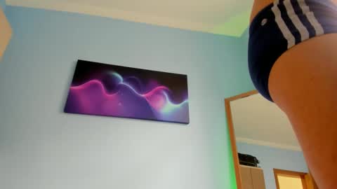 Andr  online show from October 3, 2025, 1:52 pm