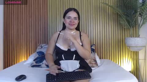 Alyda Jaramillo online show from January 24, 2025, 8:00 pm
