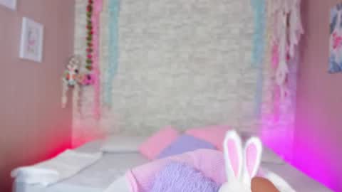 Ayla online show from May 15, 2026, 5:25 am
