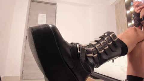 Snapshot of ayla_velt chatting on February 19, 2026, 7:43 pm Ayla online show from February 19, 2026, 7:43 pm