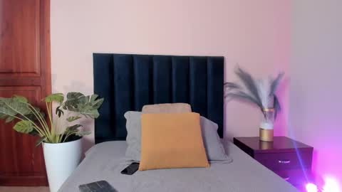 Snapshot of aylastonne chatting on February 3, 2026, 6:35 pm AylaStonne online show from February 3, 2026, 6:35 pm