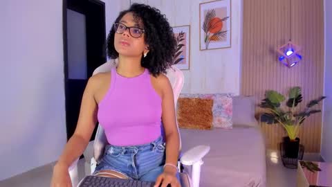 Ayleen online show from December 18, 2025, 1:17 pm