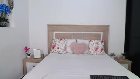 Aylin Ross online show from November 17, 2025, 7:52 pm