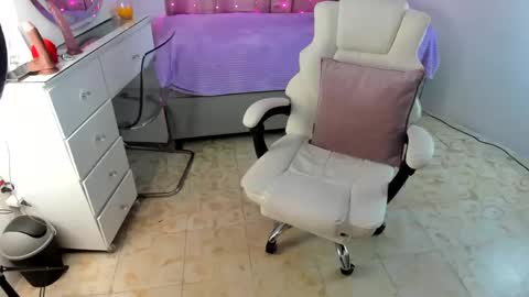 aynara_kiss online show from September 17, 2025, 4:47 am