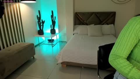 Ayshel online show from November 26, 2025, 3:29 am