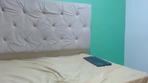 azaharacameroncm101 online show from September 21, 2025, 11:34 am