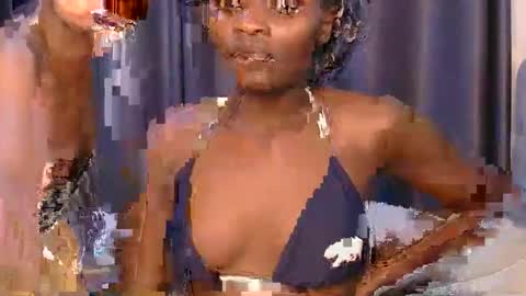 Snapshot of azalea46 chatting on October 30, 2025, 6:41 pm Azalea online show from October 30, 2025, 6:41 pm