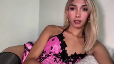 azalea_cum69 online show from July 14, 2026, 5:34 am