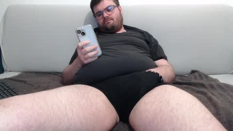 Snapshot of azer912 chatting on February 10, 2025, 9:04 pm Azer online show from February 10, 2025, 9:04 pm