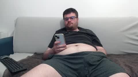 Snapshot of azer912 chatting on April 15, 2026, 8:42 pm Azer online show from April 15, 2026, 8:42 pm