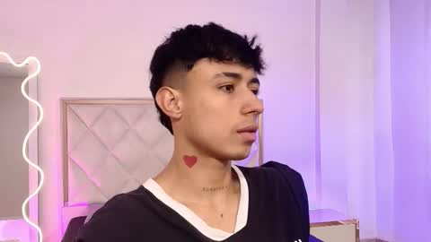 aziel_tay online show from October 6, 2025, 3:42 pm