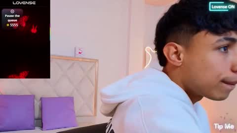 aziel_tay online show from October 10, 2025, 11:53 am