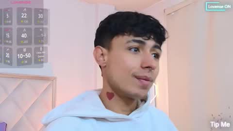 aziel_tay online show from October 15, 2025, 11:43 am