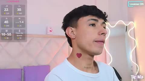 aziel_tay online show from October 16, 2025, 11:33 am