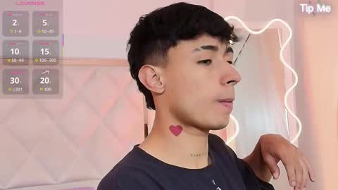 aziel_tay online show from October 25, 2025, 11:29 am