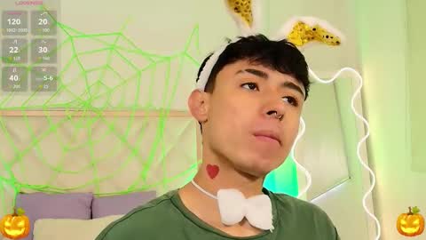 aziel_tay online show from October 31, 2025, 11:44 am