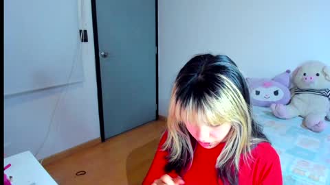 Azu Moure online show from December 4, 2024, 4:10 am