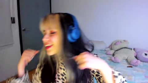 Azu Moure online show from December 10, 2024, 4:34 am