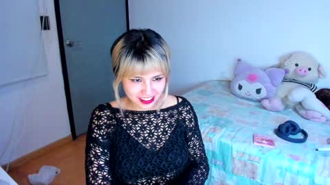 Azu Moure online show from December 11, 2024, 6:47 am