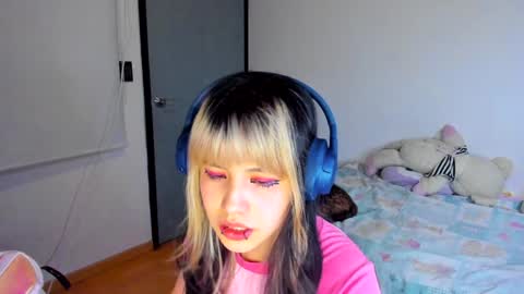 Azu Moure online show from December 17, 2024, 7:07 am