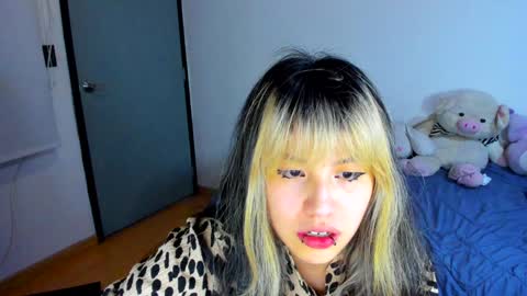 Azu Moure online show from January 4, 2025, 6:41 am