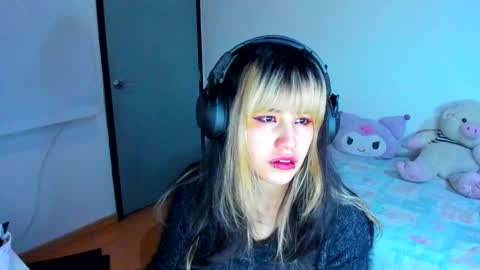 Azu Moure online show from January 13, 2025, 5:44 am