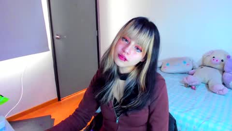 Azu Moure online show from January 18, 2025, 3:59 pm