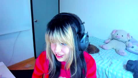 Azu Moure online show from January 23, 2025, 8:46 am