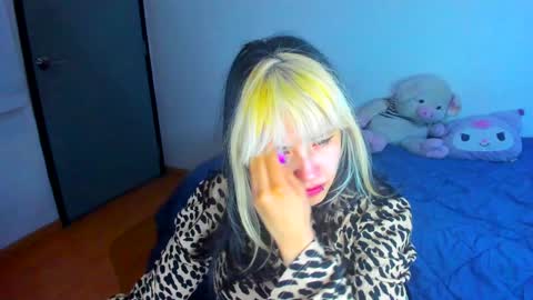 Azu Moure online show from February 7, 2025, 7:40 am