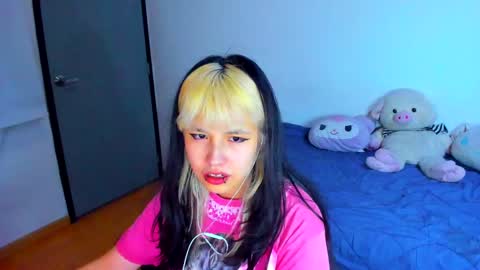 Azu Moure online show from February 12, 2025, 7:13 am