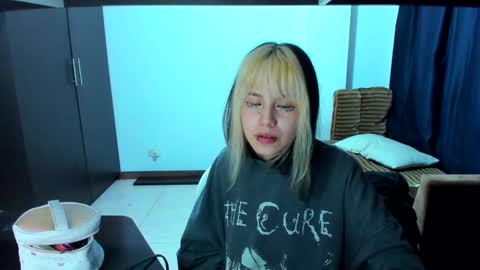 Azu Moure online show from February 23, 2025, 11:00 am