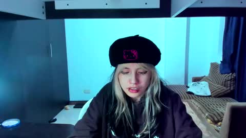 Azu Moure online show from March 7, 2025, 10:24 am