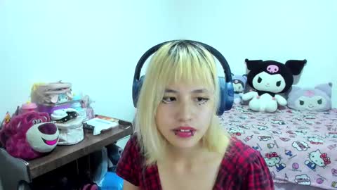 Azu Moure online show from September 12, 2025, 6:24 am