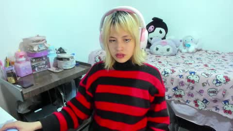 Azu Moure online show from September 19, 2025, 6:59 am