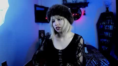 Azu Moure online show from October 16, 2025, 10:33 pm