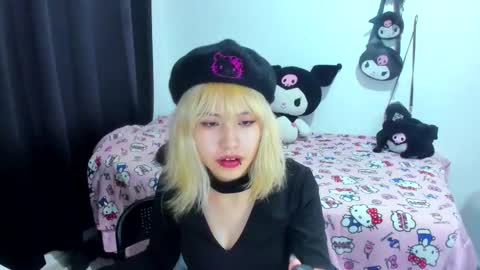 Azu Moure online show from November 7, 2025, 2:33 am