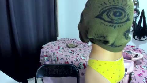 Azu Moure online show from November 28, 2025, 2:58 am