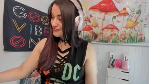 Azucena R online show from September 12, 2025, 3:45 pm