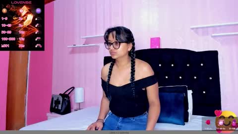 azul_moon online show from September 19, 2025, 3:30 am